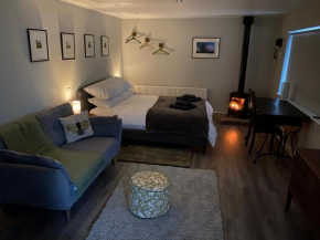 SPALDING - Self Contained Studio Double - An extra single bed can be provided